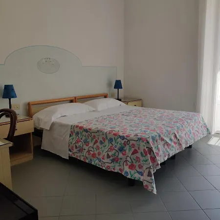 Cecilia Otel Ischia