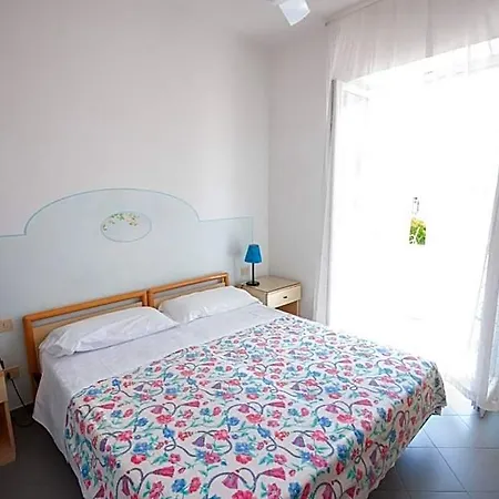 Cecilia Hotel 2*