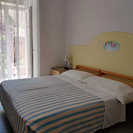Hotel Cecilia 2*