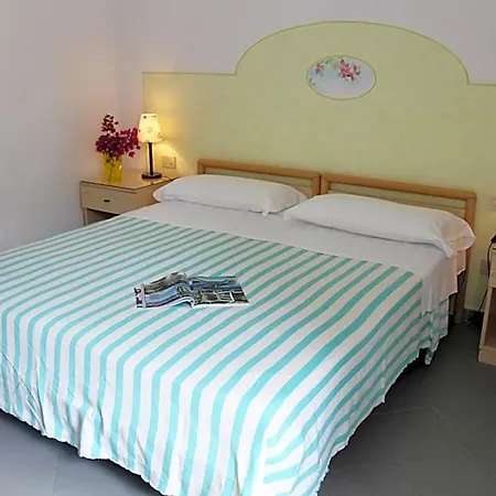 Hotel Cecilia 2*