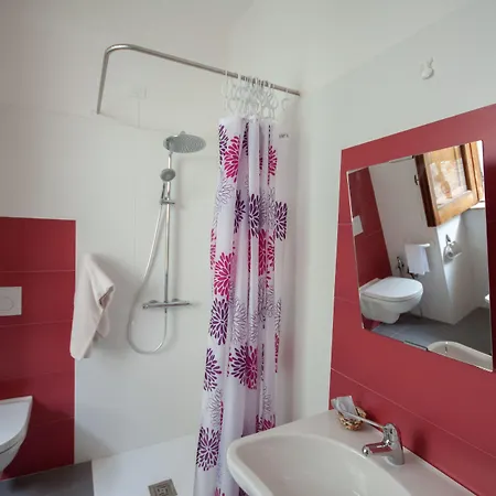Hotel Cecilia 2*