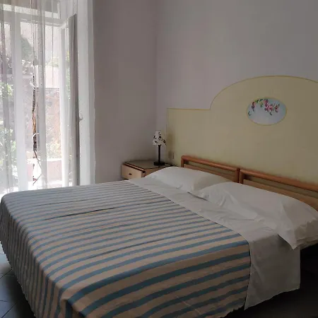 Cecilia Hotel 2*