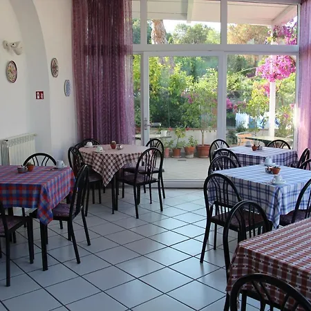 Cecilia Hotel 2*