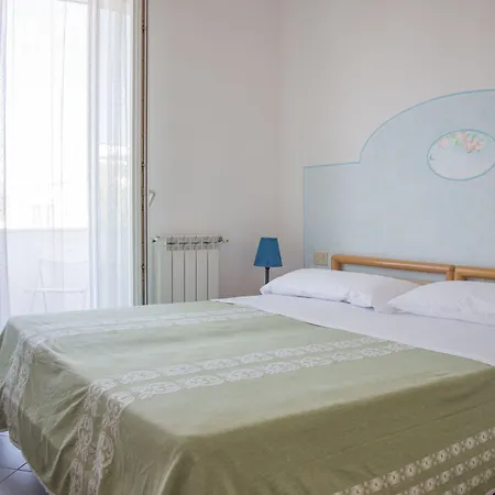 Hotel Cecilia 2*