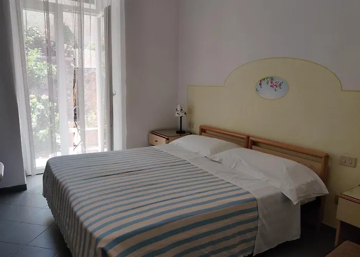 Cecilia Hotel 2*